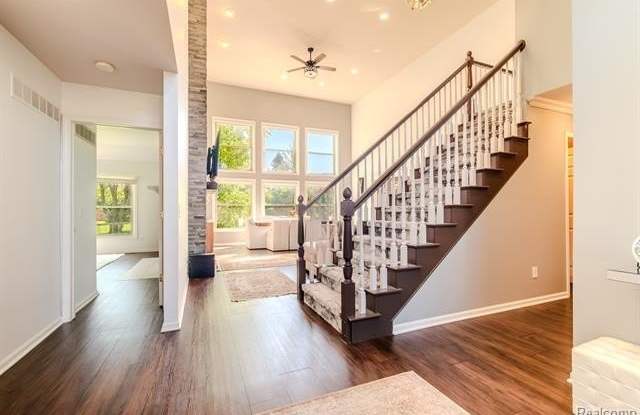 56194 Birkdale Drive Gallery 2
