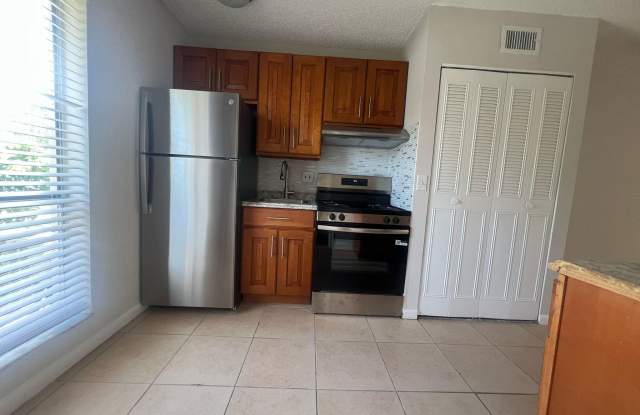 559 NE 48th Street photos photos