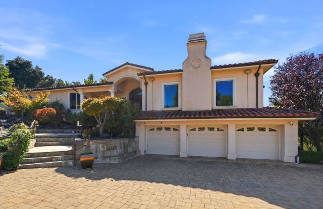 Majestic Gated Estate with Resort-Style Grounds and Grand Interiors Gallery 4
