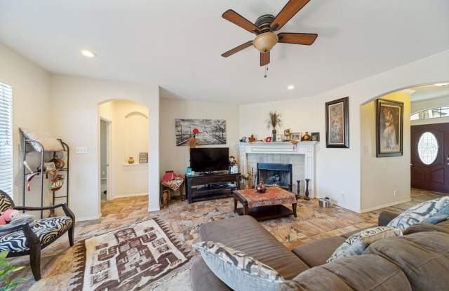 BEAUTIFUL SINGLE STORY HOME IN HILLS OF RIVERMIST Gallery 4