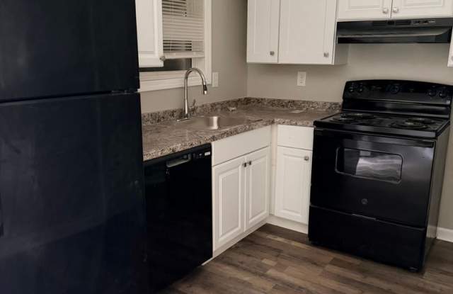 Newly Renovated 2-Bedroom Townhouse in a Prime Location! Gallery 3