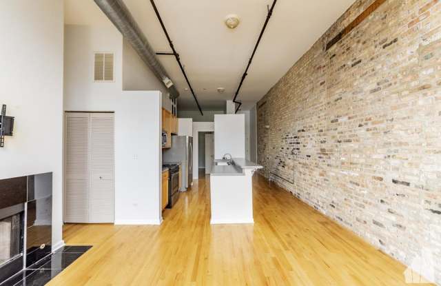 1907 N Milwaukee Gallery 4