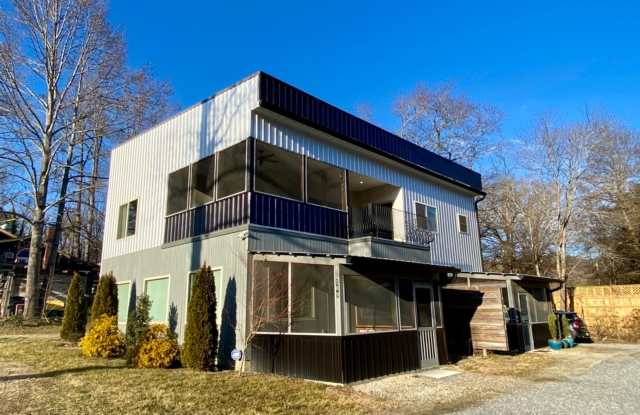 Furnished Downtown Black Mountain- Top Floor Unit with Roof Top Deck! - 107 Richardson Boulevard, Black Mountain, NC 28711