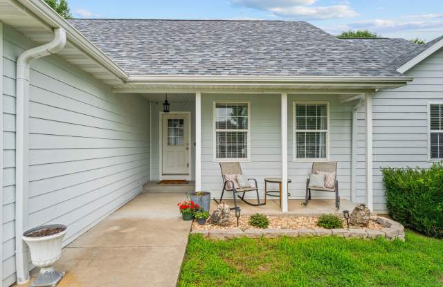 Beautifully Updated 3-Bedroom Home with 2 Baths 2 Car Garage with fenced yard Gallery 4