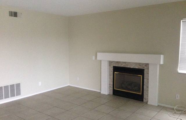 3bd/2.5ba POOL Home - Forest Oaks Way! Gallery 3