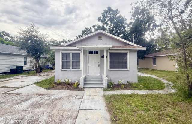2 Bedroom, 1 Bathroom Home with Yard - Flexible Leasing Option with 7 Months Lease - 411 12th Avenue East, Bradenton, FL 34208