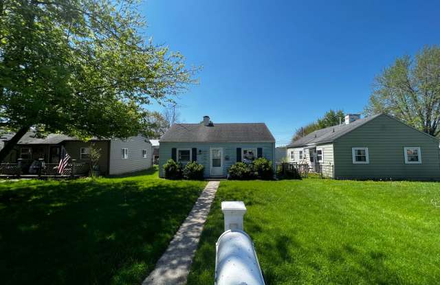 Nice 2 Bedroom / 1 Bathroom Unit - Great Location! - 2913 West Godman Avenue, Muncie, IN 47304