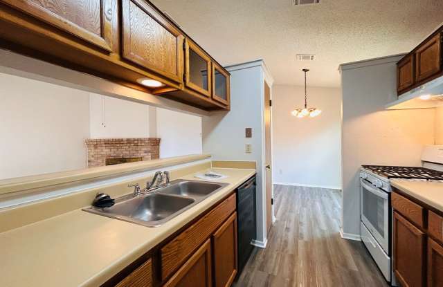 416 GREENLAWN BLVD photos photos