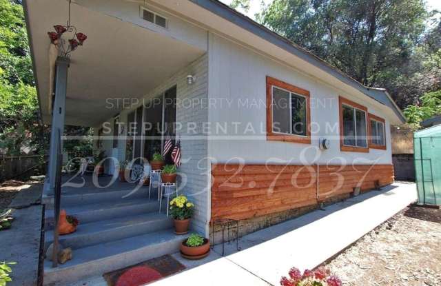 Charming Vintage Gem with Private Frontyard Oasis and Modern Updates photos photos Charming Vintage Gem with Private Frontyard Oasis and Modern Updates photos photos