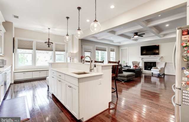 7417 MAGARITY ROAD Gallery 2