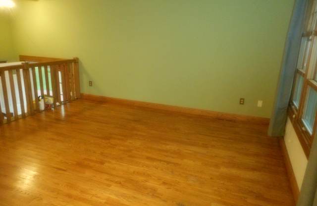 9600 Yorkshire Ln Gallery 3