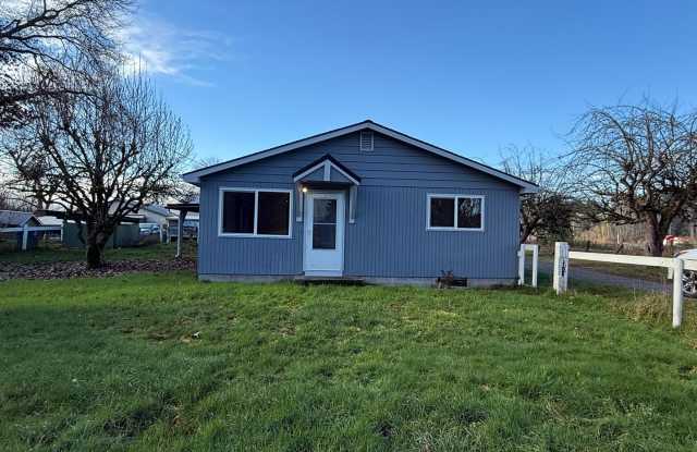 2 Bed, 1 Bath + Bonus Room  Carport - peaceful country living just minutes from town! photos photos