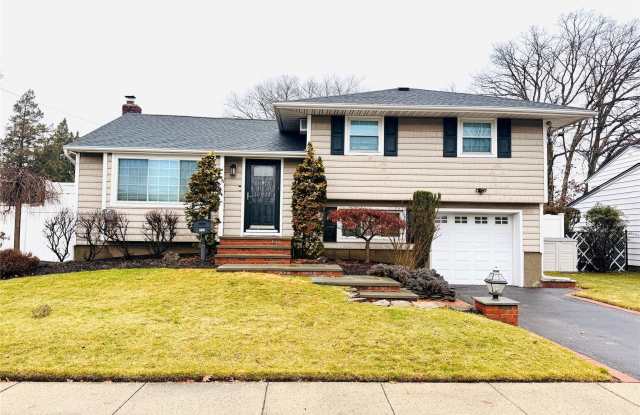 137 Willard Avenue - 137 Willard Avenue, South Farmingdale, NY 11735