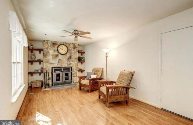 1404 BAYSHIRE Lane Gallery 3