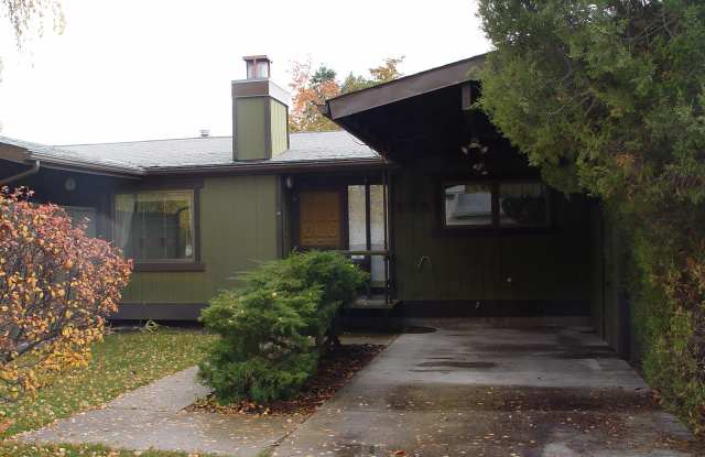 528 12th St E photos photos