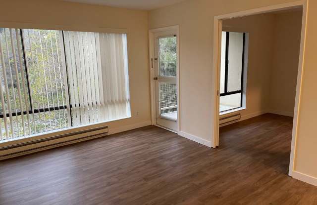 1 Bedroom at Watergate on the third floor with a sunny western exposure over a lush garden courtyard! Gallery 3