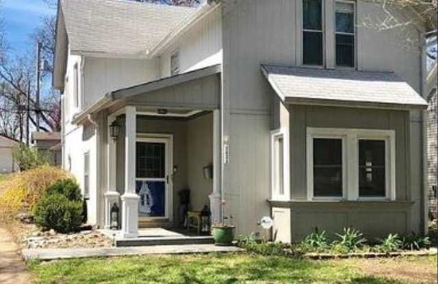 1434 9th Ave - 1434 9th Ave, Leavenworth, KS 66048