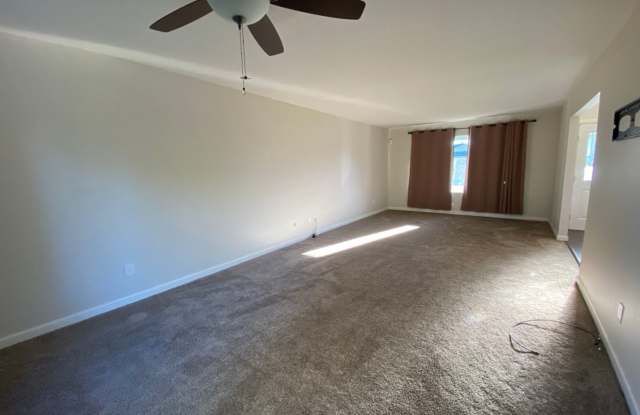 Beautiful Large Home in Quiet Sparks Neighborhood Gallery 4