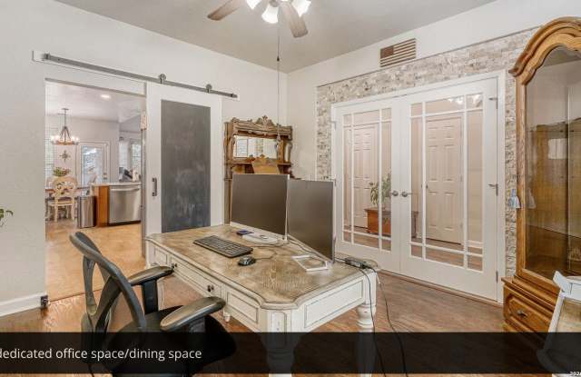 4719 River Rock Gallery 4