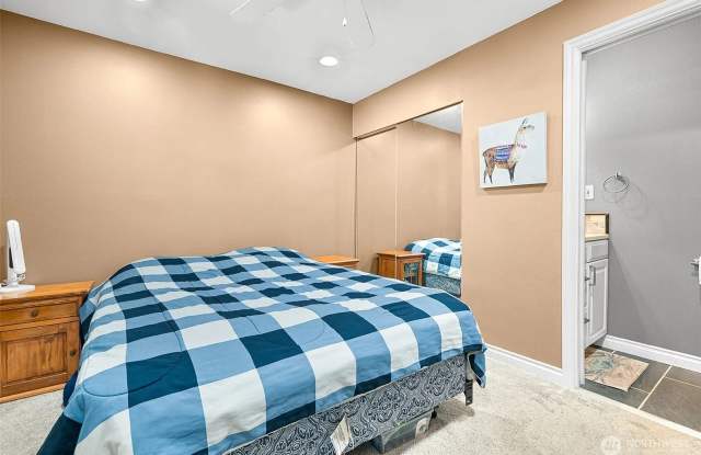 Charming 2BR Condo in Bellingham Gallery 4