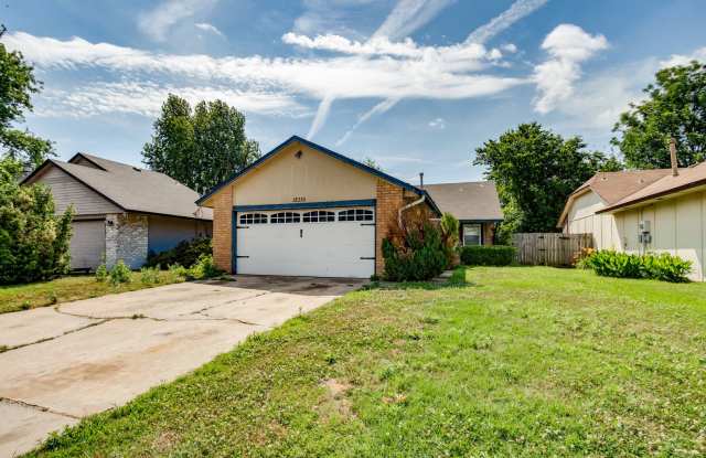 2 Bed Jack & Jill Bathroom 2 Car Garage With Office In The Heart of Yukon! photos photos 2 Bed Jack & Jill Bathroom 2 Car Garage With Office In The Heart of Yukon! photos photos