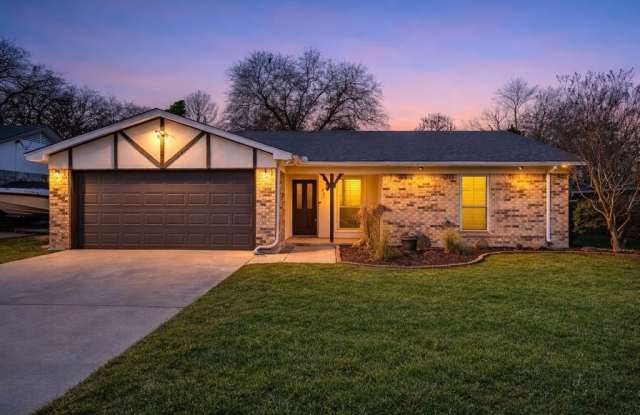 921 Red Oak Street photos photos