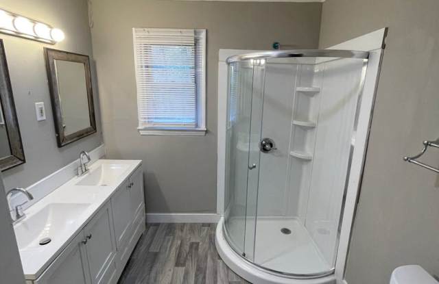 4 Bed / 2 bath! Large yard w/ carport & central HVAC! Gallery 3
