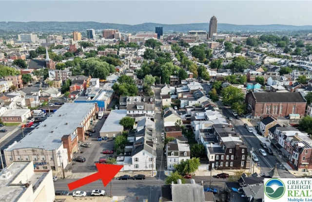 547 Silk Street Gallery 3