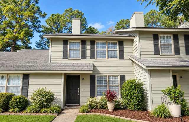 Savannah rental with 2 master bedrooms with ensuites - Conveniently located!! $1,000 OFF FIRST FULL MONTH’S RENT WITH AN ACCEPTABLE APPLICATION & CREDIT. FOR SHOWINGS PLEASE CALL REMAX ACCENT AT 912-756-5888. Gallery 1