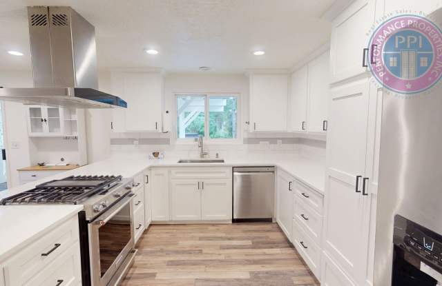 * DESIRABLE MILWAUKIE HOME! A GARDENER'S DELIGHT, GORGEOUS OUTDOOR LIVING, STYLISH AMENITIES! photos photos