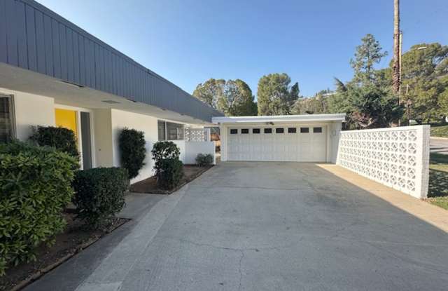 4+2 Mid Century Modern Home - New Appliances, 2 Car Garage, Fireplace, Spacious Living Space, Covered Patio - 334 Mellow Lane, La Cañada Flintridge, CA 91011