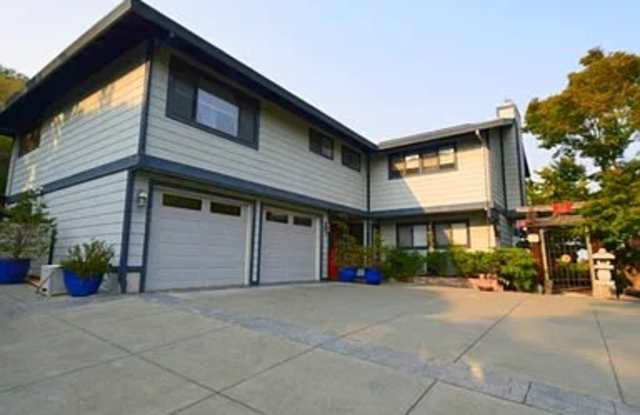 303 Trestle Glen Boulevard Gallery 1
