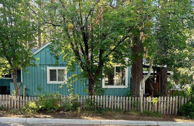 Cozy  3Bd duplex with utilities included! Available now! Call me today! photos photos