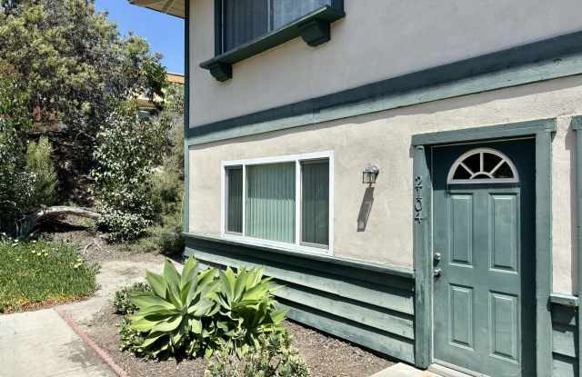 Two Story Townhome w/ Garage! Gallery 1