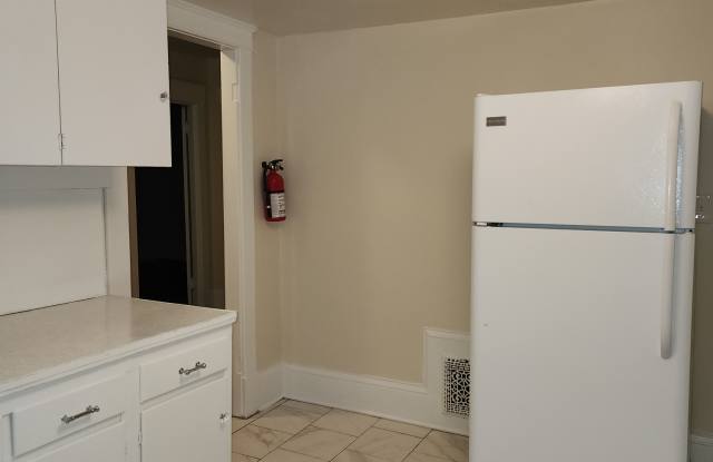 715 4th St NW #2 Gallery 2
