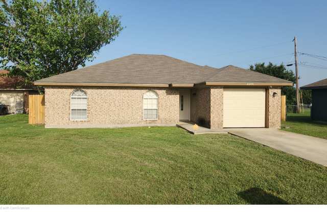 2208 Jerome Dr photos photos