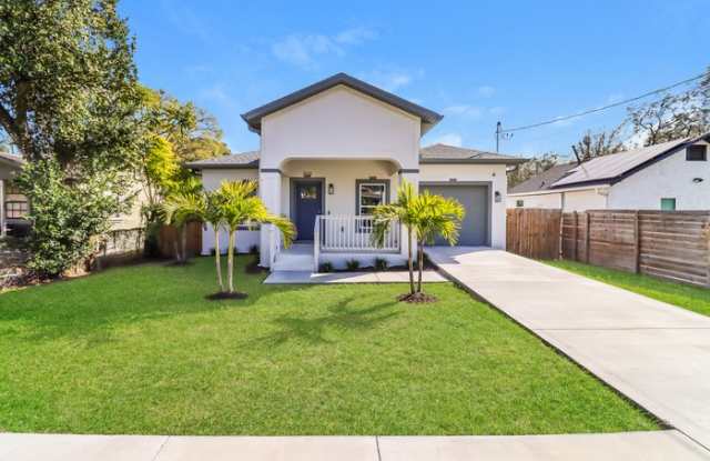 2001 East Wood Street photos photos