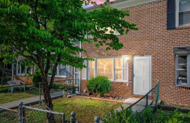 245 ORCHARD STREET - 245 Orchard Street, Front Royal, VA 22630