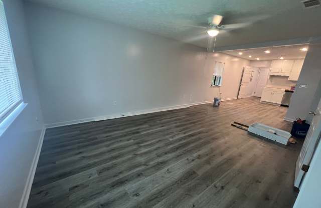 Newly renovated 2 bedroom on Barber St.! Gallery 3