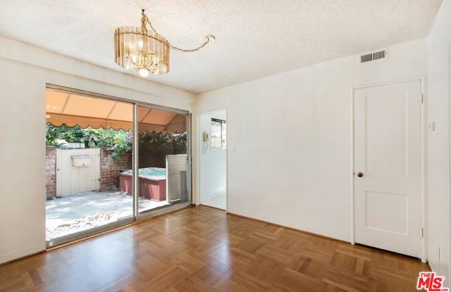 5120 VILLAGE GREEN Gallery 4
