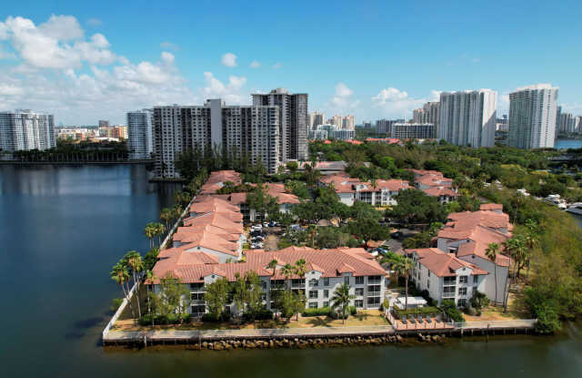 Town Aventura Gallery 2