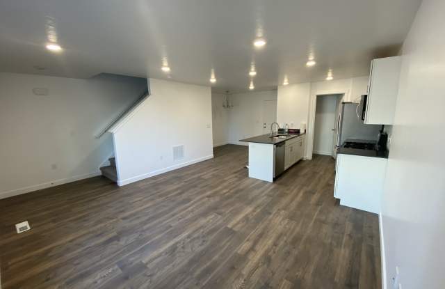 943 E Thunderbolt Ct Gallery 4