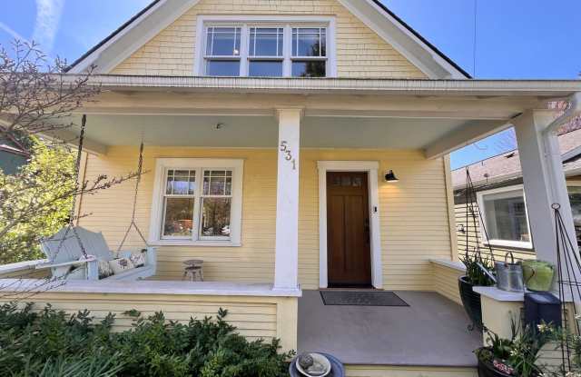 Gorgeous, Executive Living in Beautiful Maple Leaf photos photos