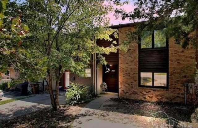 3345 E Lloyd St photos photos