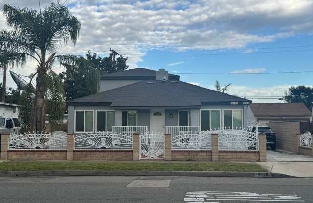 NEWLY REMODELED  2-1 HOUSE FOR LEASE! APPLIANCES A/C AVAILABLE NOW! Gallery 3