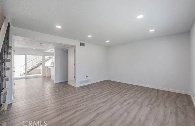 10062 Ellis Avenue Gallery 3