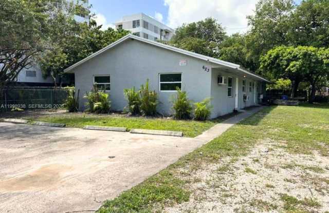 623 NW 3rd Ave photos photos