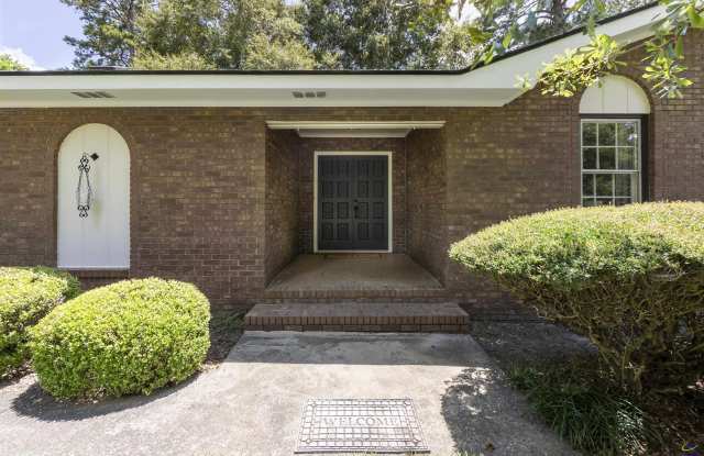 1726 Greenwood Circle photos photos