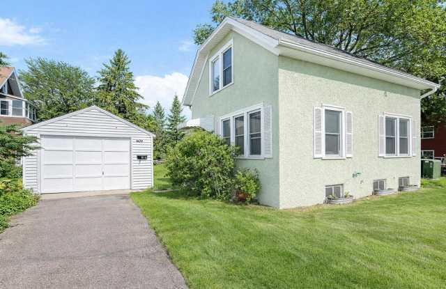 DINKYTOWN- Amazing Location! Affordable 5 Bedroom House for Sept 2027 Move In Gallery 3
