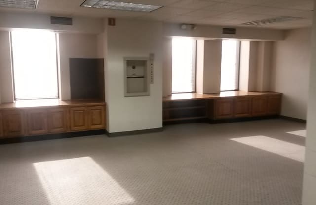 2 N Vine St - 2nd Floor - 2 N Vine St, Harrisburg, IL 62946